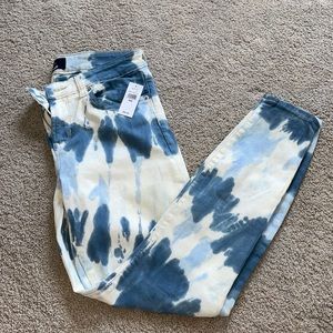 Gap Patterned Jegging